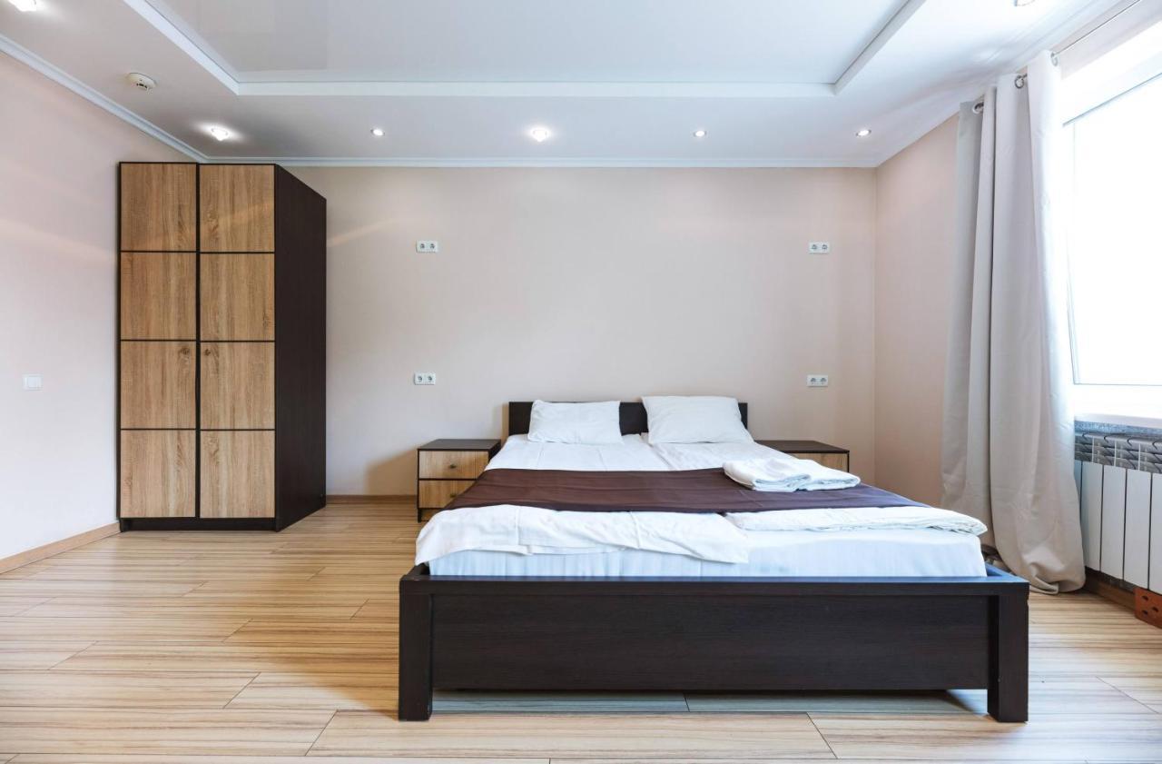 Guest House "Golden Gate 911 " Kijów Zewnętrze zdjęcie