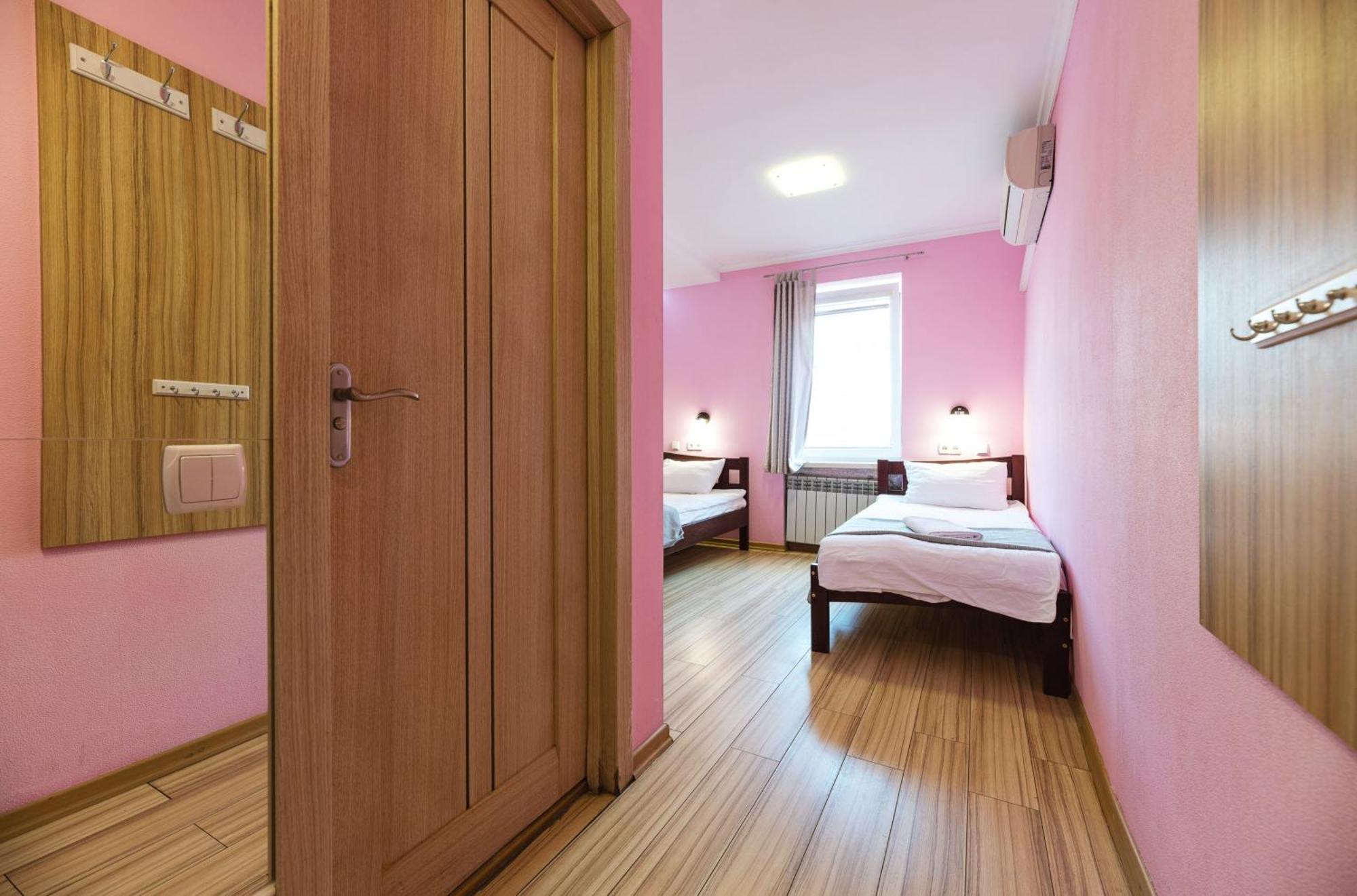 Guest House "Golden Gate 911 " Kijów Zewnętrze zdjęcie